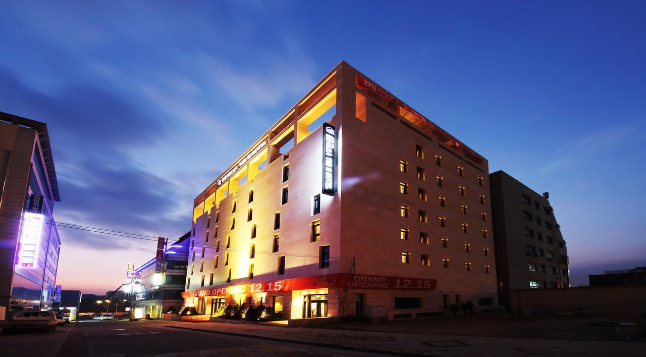 Benikea The H Hotel Hwaseong Esterno foto